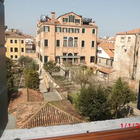 بيت ضيافة Corte Dei Miracoli 3*