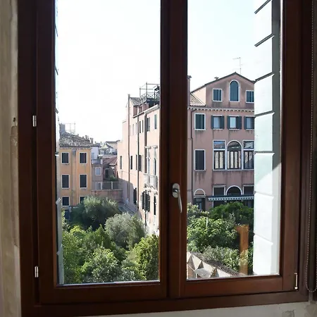 بيت ضيافة Corte Dei Miracoli 3*